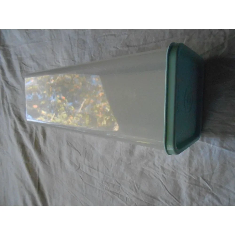 Vintage Tupperware Cheese/Cracker container with tray 1697-2, 1698-9 and‎ 1696-5